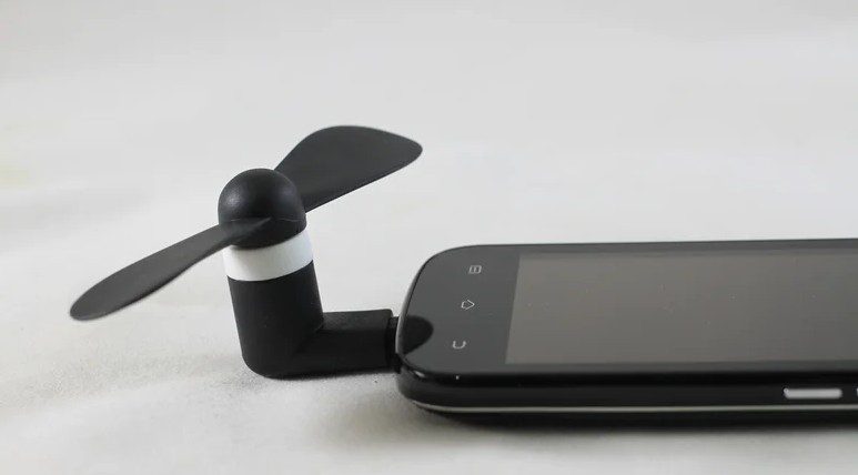 ۵ وسیله خطرناک که هرگز نباید به پورت USB گوشی وصل کنید