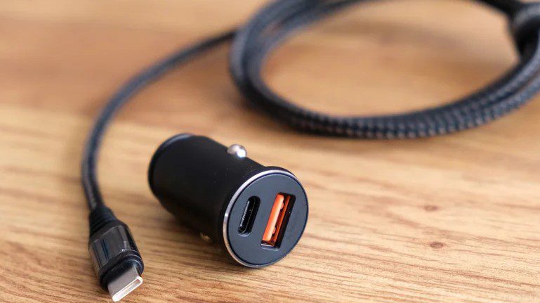 ۵ وسیله خطرناک که هرگز نباید به پورت USB گوشی وصل کنید