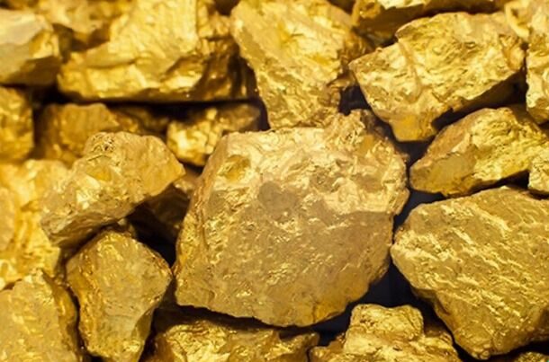 سقوط نسبی قیمت طلا