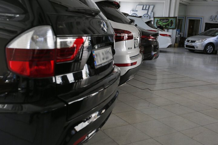 کاهش قیمت خودروهای خارجی با لغو تحریم‌ها
