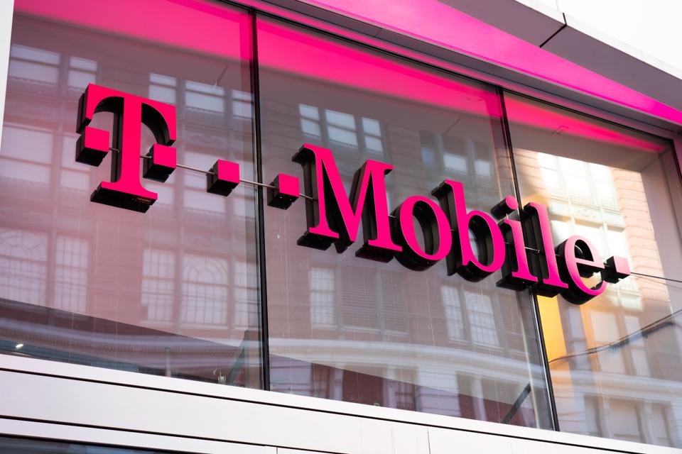 اخراج کارمندان واکسینه نشده T-Mobile