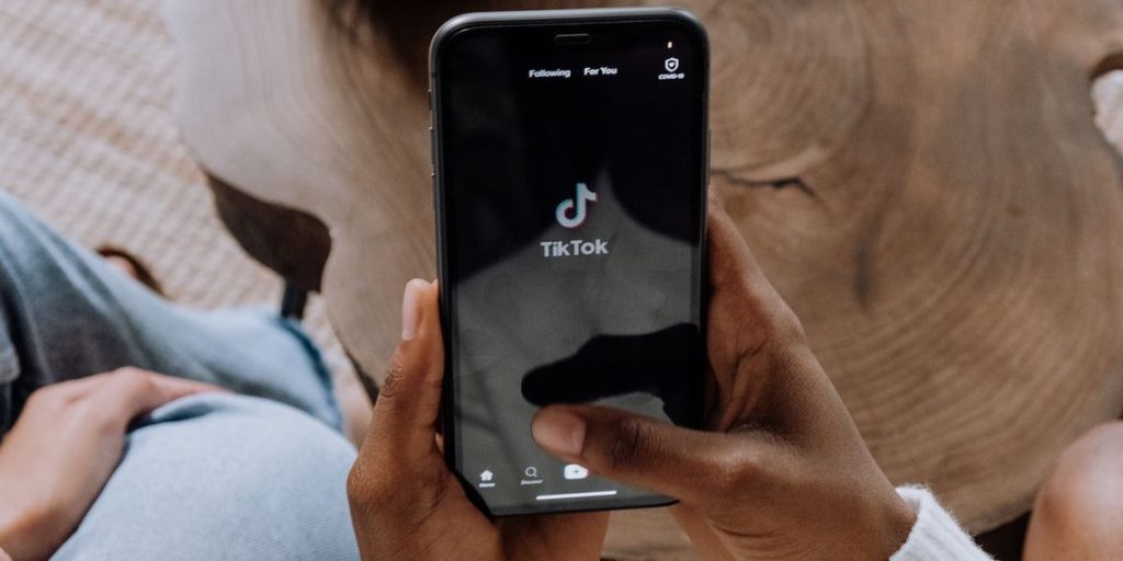 نحوه فعال کردن اسکرول خودکار در TikTok برای مشاهده بدون دست
