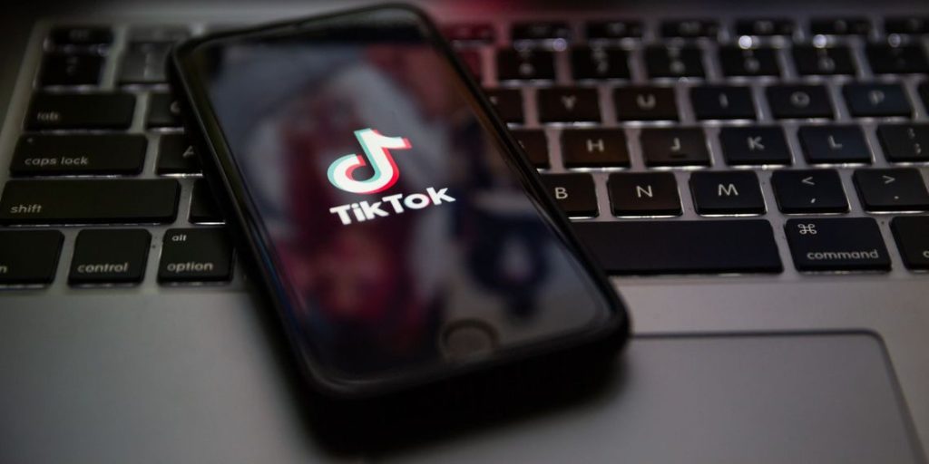 نحوه استفاده از TikTok بدون برنامه یا حساب کاربری