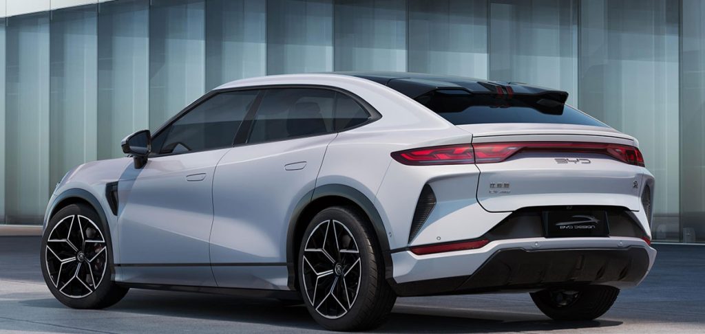 8 هزار سفارش خودرو BYD Song L در 3 روز اول عرضه رقابت خودروهای برقی در حال داغ شدن است زیرا BYD به دنبال جذب تسلا در فروش جهانی تا پایان سال است. جدیدترین شاسی‌بلند الکتریکی آن، Song L، مستقیماً مدل Y  تسلا را هدف قرار داده است. BYD Song L جدید، بیش از 8000 سفارش در سه روز اول عرضه‌اش در بازار به دست آورد.