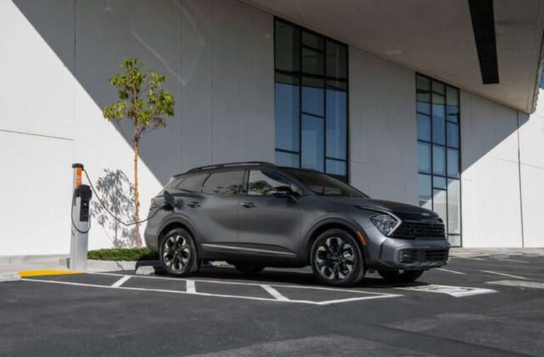 مقایسه کیا اسپورتیج PHEV 2024 و تویوتا RAV4 Prime 2024