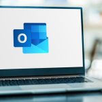 نحوه حذف ایمیل ها در Outlook - آموزش کامل