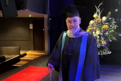 فارغ التحصیلی مرد 95 ساله از دانشگاه!