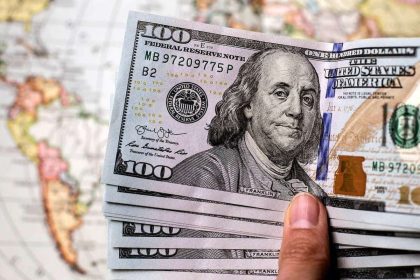 چه کسانی با افزایش قیمت دلار سود می کنند؟