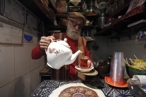 قهوه خانه 105 ساله‌ حاج علی درویش، کوچک ترین قهو‌ه خانه جهان در ایران