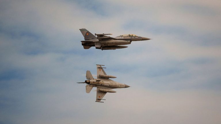 اولین جنگ یک هواپیمای F16 کنترل شده با هوش مصنوعی در برابر خلبان انسان