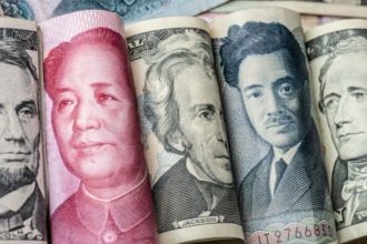 نوسان ارزها مانعی بر سر راه دلار