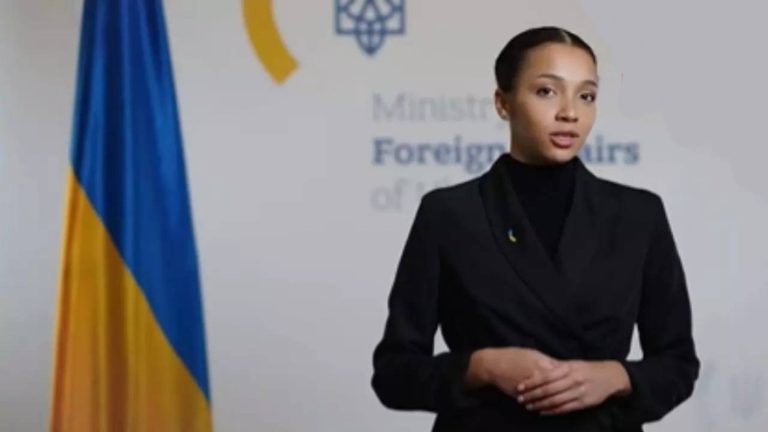 معرفی اولین سخنگوی دولت در دنیا با هوش مصنوعی!