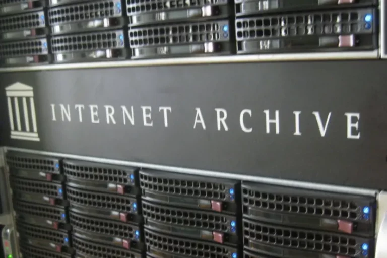بازگشت کتابخانهی دیجیتال عظیم جهان: Internet Archive دوباره آنلاین شد.