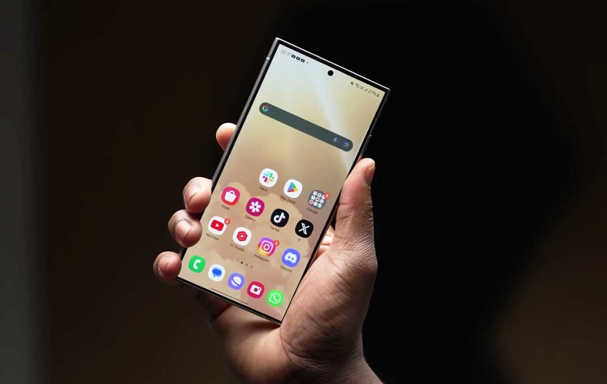 سامسونگ از پنل OLED برتر در گلکسی S25 صرف‌نظر می‌کند