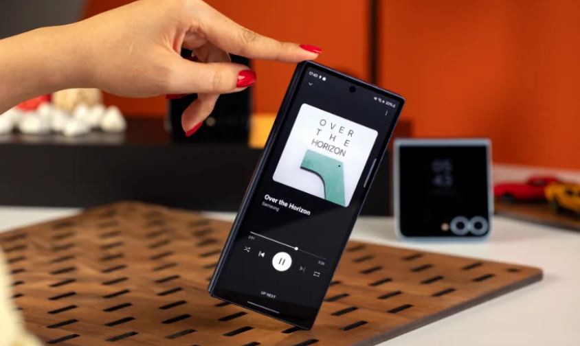 سامسونگ همچنان پادشاه بازار گوشی‌های تاشو