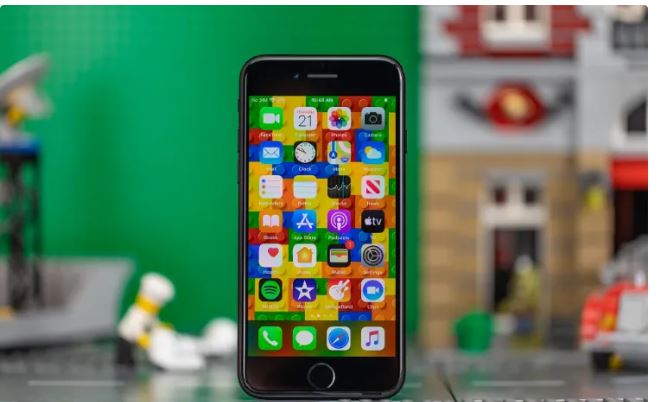 یک دهه انتظار؛ آیا آیفون SE جدید امسال رونمایی می‌شود؟