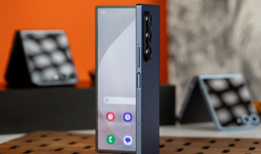 سامسونگ در حال توسعه‌ی گوشی تاشدنی.