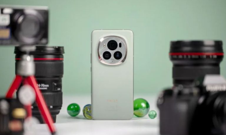 آنر برای بهبود دستیار هوش مصنوعی خود با دیپ‌سیک همکاری کرد