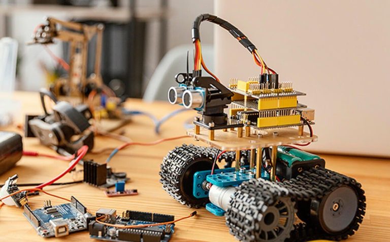 آموزش رباتیک برای کودکان و نوجوانان: از صفر تا ساخت ربات حرفه‌ای