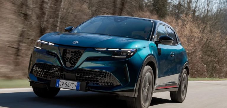 آلفا رومئو جونیور ایبریدا: شاسی‌بلند هیبریدی جذاب و مقرون‌به‌صرفه!