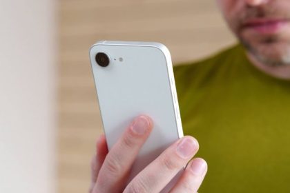 آیفون 16e: فروش شگفتانگیز در سایه انتقادات