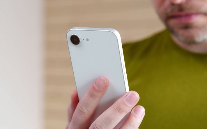 آیفون 16e: فروش شگفت‌انگیز در سایه انتقادات