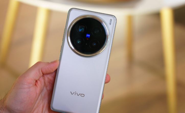 باتری‌های غول‌پیکر به جنگ می‌آیند: پرچمداران چینی با ظرفیت 7000mAh!