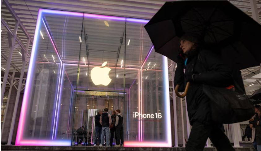 کاخ سفید: تولید آیفون در آمریکا ممکن است، اما چالش‌های بزرگی دارد