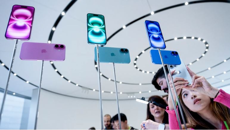 انقلاب هوش مصنوعی در iOS: نسخه 18.4 با قابلیت‌های پیشرفته AI و ایموجی‌های اختصاصی رونمایی شد!