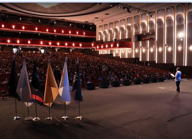 نگاهی به رموز کامیابی در عرصه تجارت: از پایداری تا خلاقیت در بیزینس سامیت ۲۰۲۵