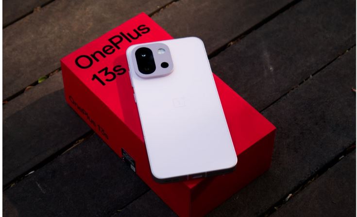 وان پلاس 13S رونمایی شد: تحول در طراحی، قدرت هوش مصنوعی و انقلابی در دوربین سلفی