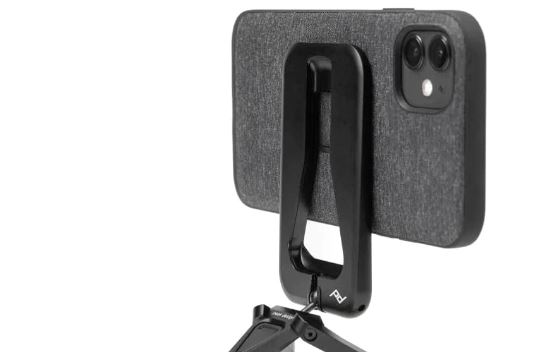 کشف بهترین لوازم جانبی آیفون در ۲۰۲۵: راهنمای جامع خرید هوشمندانه 12 کشف بهترین لوازم جانبی آیفون در ۲۰۲۵: راهنمای جامع خرید هوشمندانه