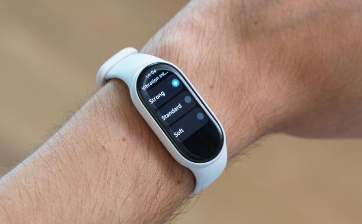 بررسی Xiaomi Smart Band 10؛ رقیب جدید برای سلطنت گجت‌های پوشیدنی اقتصادی