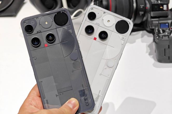 Nothing Phone (3) و Headphone (1) رسماً جهانی شدند