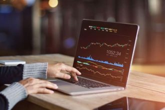 «راهنمای انتخاب بهترین لپ‌تاپ برای ترید (2025) - بررسی مشخصات و قیمت»