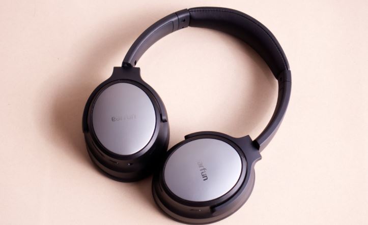 بررسی EarFun Tune Pro؛ هدفون بی‌سیم قدرتمند با عمر باتری بالا و قیمت اقتصادی