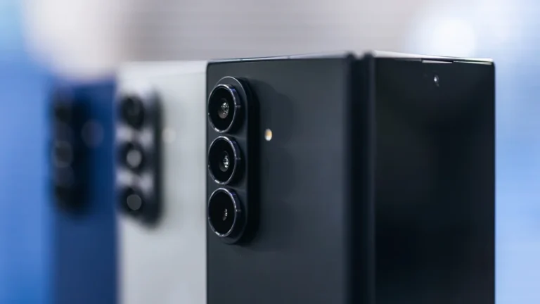 تست مقاومت گلکسی زد فولد ۷: یوتیوبر آن را ۲۰۰ هزار بار تا کرد