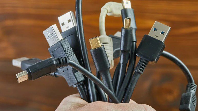 این ۵ وسیله را هرگز به پورت USB تلویزیون وصل نکنید