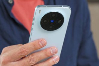 vivo X300 با دوربین ۲۰۰ مگاپیکسلی از راه رسید؛ خداحافظی با گوشیهای کوچک