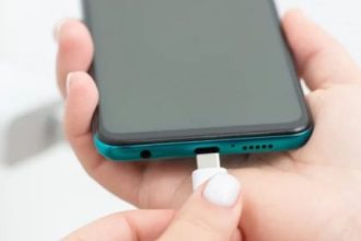 ۵ وسیله خطرناک که هرگز نباید به پورت USB گوشی وصل کنید