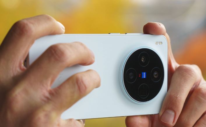 vivo X300 با دوربین ۲۰۰ مگاپیکسلی از راه رسید؛ خداحافظی با گوشیهای کوچک