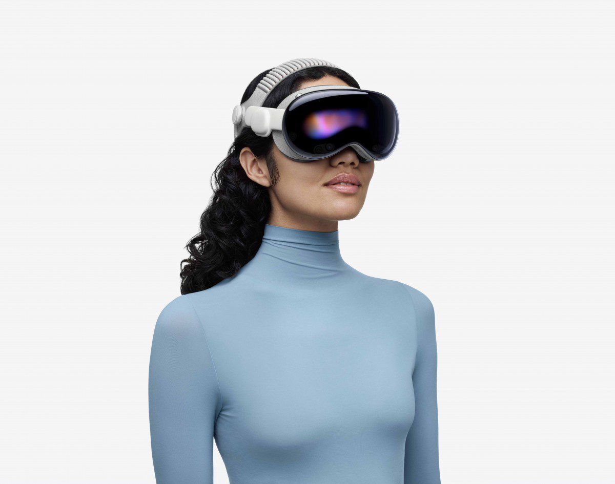 اپل M5 را به MacBook Pro ۱۴ اینچی و Vision Pro آورد؛ هوش مصنوعی ۳.۵ برابر و باتری ۲۴ ساعته