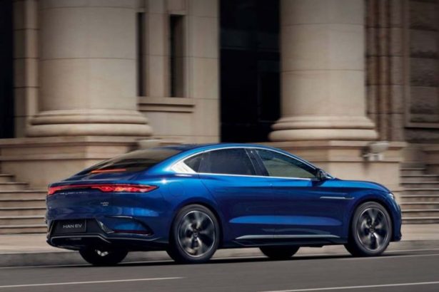 BYD در سه‌ماهه سوم ۲۰۲۵ از تسلا پیشی گرفت و به پرفروش‌ترین خودروساز برقی جهان تبدیل شد