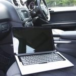 لپ‌تاپ را در خودرو جا نگذارید؛ دلایل مهم و خطرات پنهان