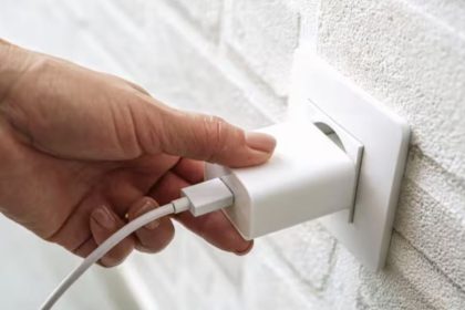 شارژر ارزان نخرید؛ خطرات پنهانی که جان دستگاهتان را تهدید می‌کند