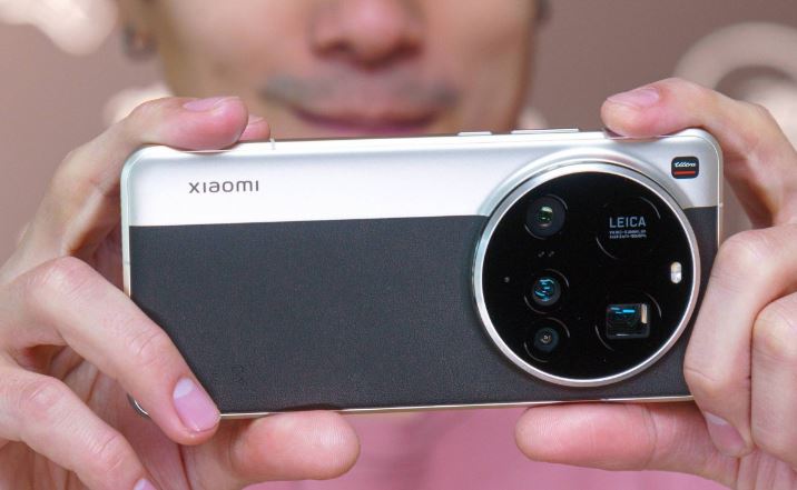 نبرد پرچمداران؛ دوربین بیرقیب یا نمایشگر تاشو 2 نبرد پرچمداران؛ دوربین بیرقیب یا نمایشگر تاشو