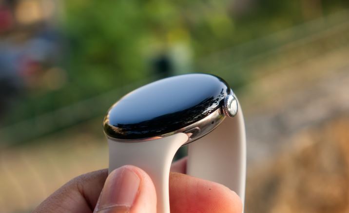 گوگل پیکسل واچ ۴؛ زیباتر و هوشمندتر، مدعی تاج ساعتهای اندرویدی 1 طراحی: همان گنبد شیشهای دوستداشتنی