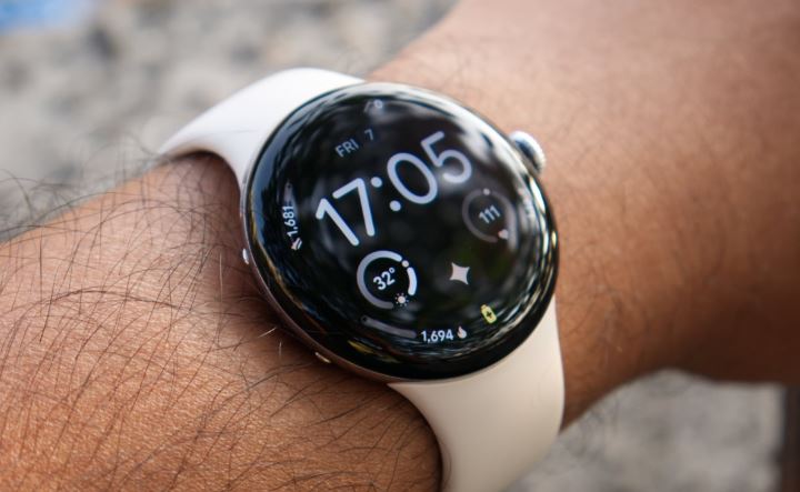 گوگل پیکسل واچ ۴؛ زیباتر و هوشمندتر، مدعی تاج ساعتهای اندرویدی 3 نمایشگر: جادوی Actua 360