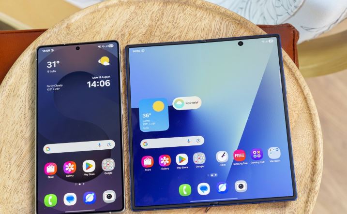 نبرد پرچمداران؛ دوربین بیرقیب یا نمایشگر تاشو 4 چرا گوشیهای تخت (معمولی) هنوز پادشاهی میکنند