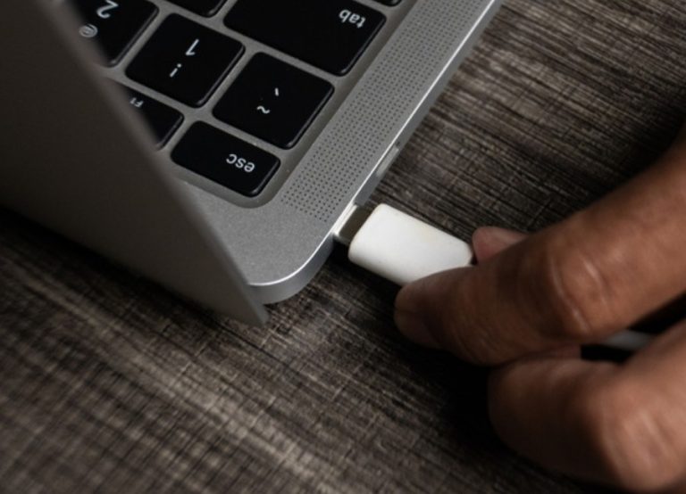 یک پورت USB چند دستگاه را می‌تواند مدیریت کند